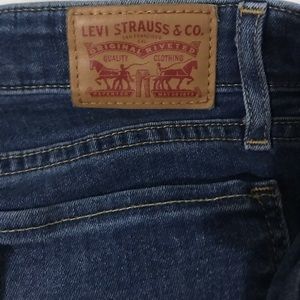 Levis. 712. Slim.